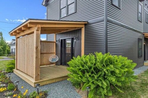 Beautiful 2BR Apt in Ellsworth [Hilltop Townhouse]