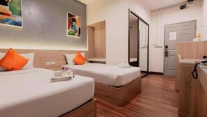 A hotel room with two beds, a wooden floor, a desk, and a door leading to a bathroom. - B2 Khamtieng Boutique Budget Hotel (Chiang Mai)