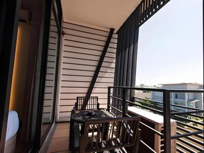 Outdoor dining - B2 Khamtieng Boutique and Budget Hotel (Chiang Mai)