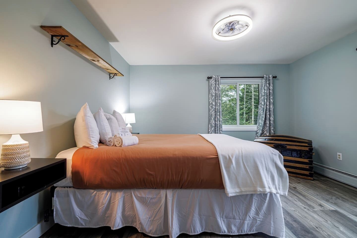 3 chambres, fer et planche à repasser, lit de bébé portatif, Wi-Fi