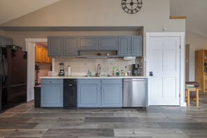 Fridge, microwave, oven, stovetop - Renovated 3BR Rental in Bass Harbor! [High Deck] (Tremont)