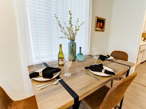 Dining - Green Door Cottage: Bienvenidos Contractors (Ada)