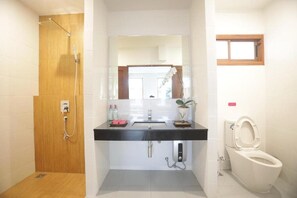 Bathroom - Four O'clock Hotel (Chiang Mai)