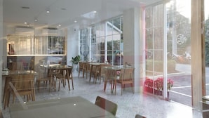 Dining - Four O'clock Hotel (Chiang Mai)
