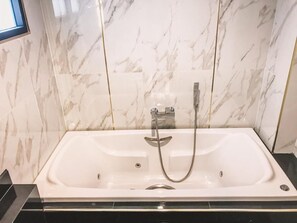 Bathroom - Hotel De Sripoom -sha Extra Plus (Chiang Mai)