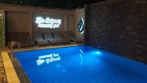A swimming pool with lounge chairs, a sign reading 'De Srijoom Swimming pool,' and a brick wall. - Hotel De Sripoom -sha Extra Plus (Chiang Mai)