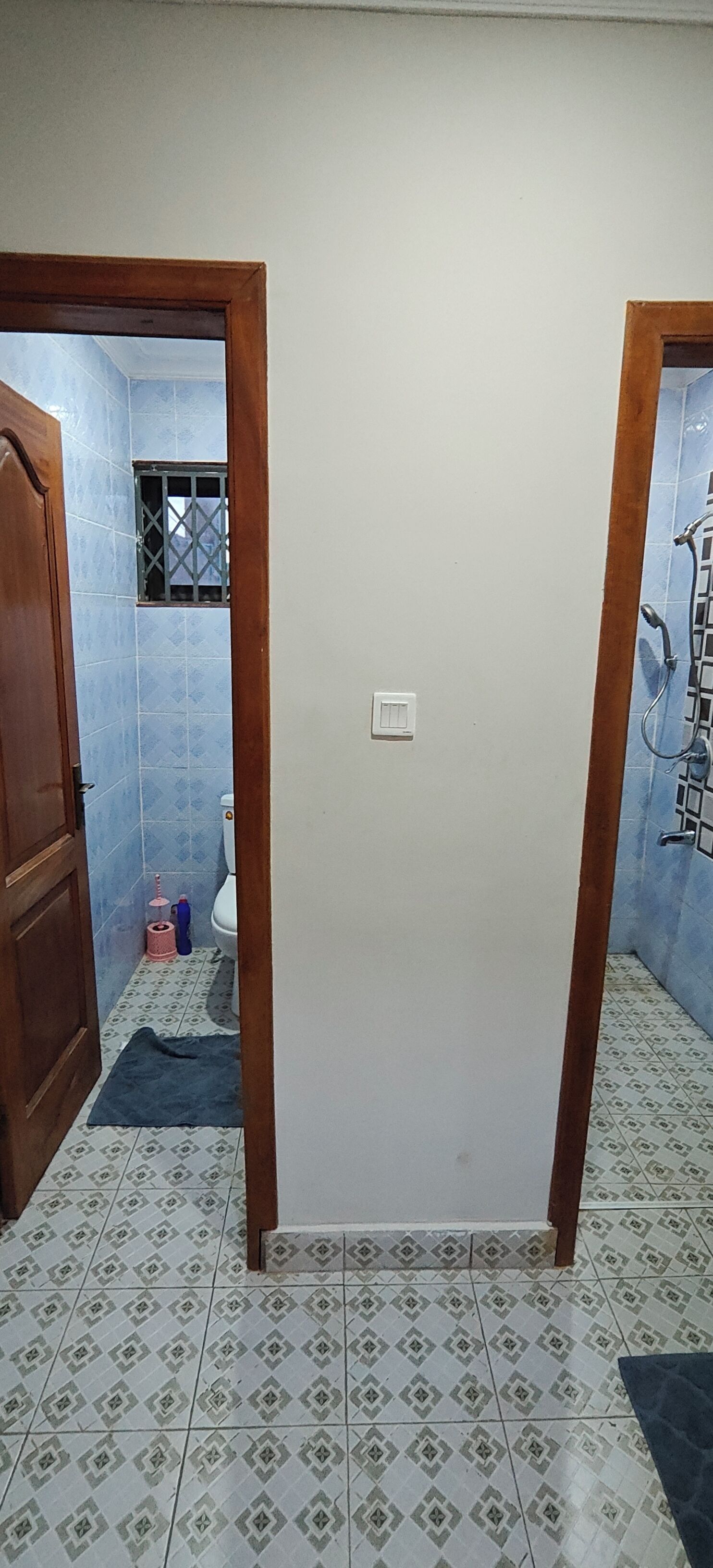 Serviettes fournies, savon, papier toilette