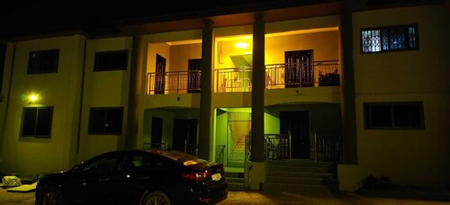 2-bedroom suite in delightful Elmina with AC, high speed internet. free parking.