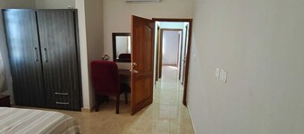 2-bedroom suite in delightful Elmina with AC, high speed internet. free parking.