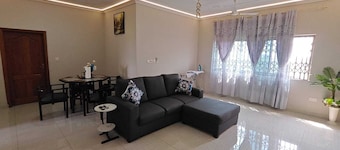 2-bedroom suite in delightful Elmina with AC, high speed internet. free parking.