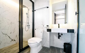 Bathroom - Book Design Hotel -sha Extra Plus (Chiang Mai)