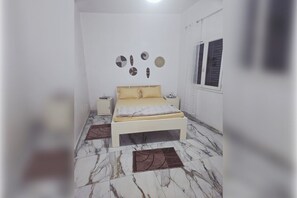 1 bedroom, free WiFi, bed sheets - studio Meliro  (Dakar)