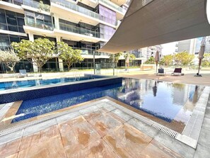 Pool - Warm & Stylish Studio with Balcony (Dubai)