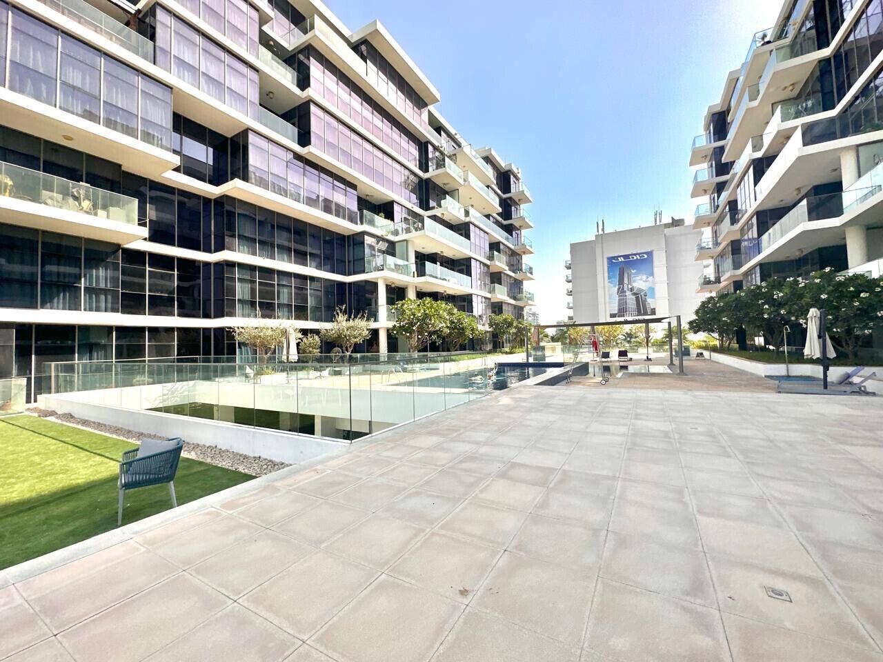 Exterior - Warm & Stylish Studio with Balcony (Dubai)