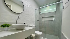 Hair dryer, towels, soap, toilet paper - Beachfront apartment, two suites, Post 9 - Ipanema (Rio de Janeiro)