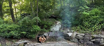 Cozy Cottage between Kingston & Woodstock: Outdoor Deck, Firepit, Skylights