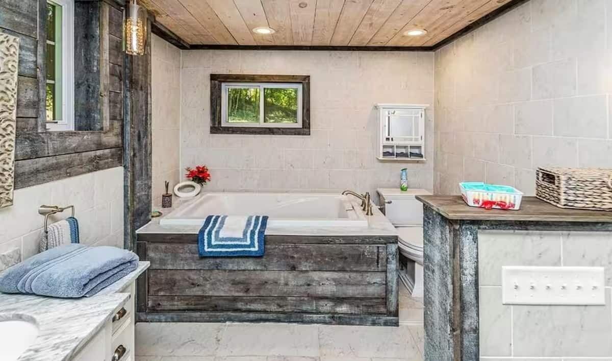 Shower, jetted tub, hair dryer, towels