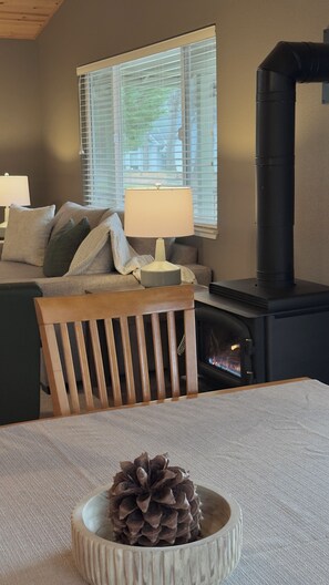 Interior - Mountain Modern Pine Mountain Lake Retreat / Near Yosemite + Lake Access (Groveland)