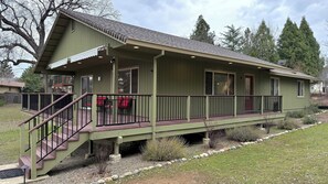 Exterior - Mountain Modern Pine Mountain Lake Retreat / Near Yosemite + Lake Access (Groveland)
