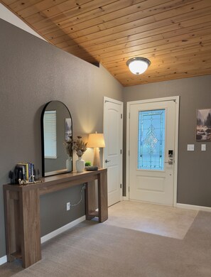 Interior - Mountain Modern Pine Mountain Lake Retreat / Near Yosemite + Lake Access (Groveland)