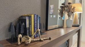 Interior - Mountain Modern Pine Mountain Lake Retreat / Near Yosemite + Lake Access (Groveland)