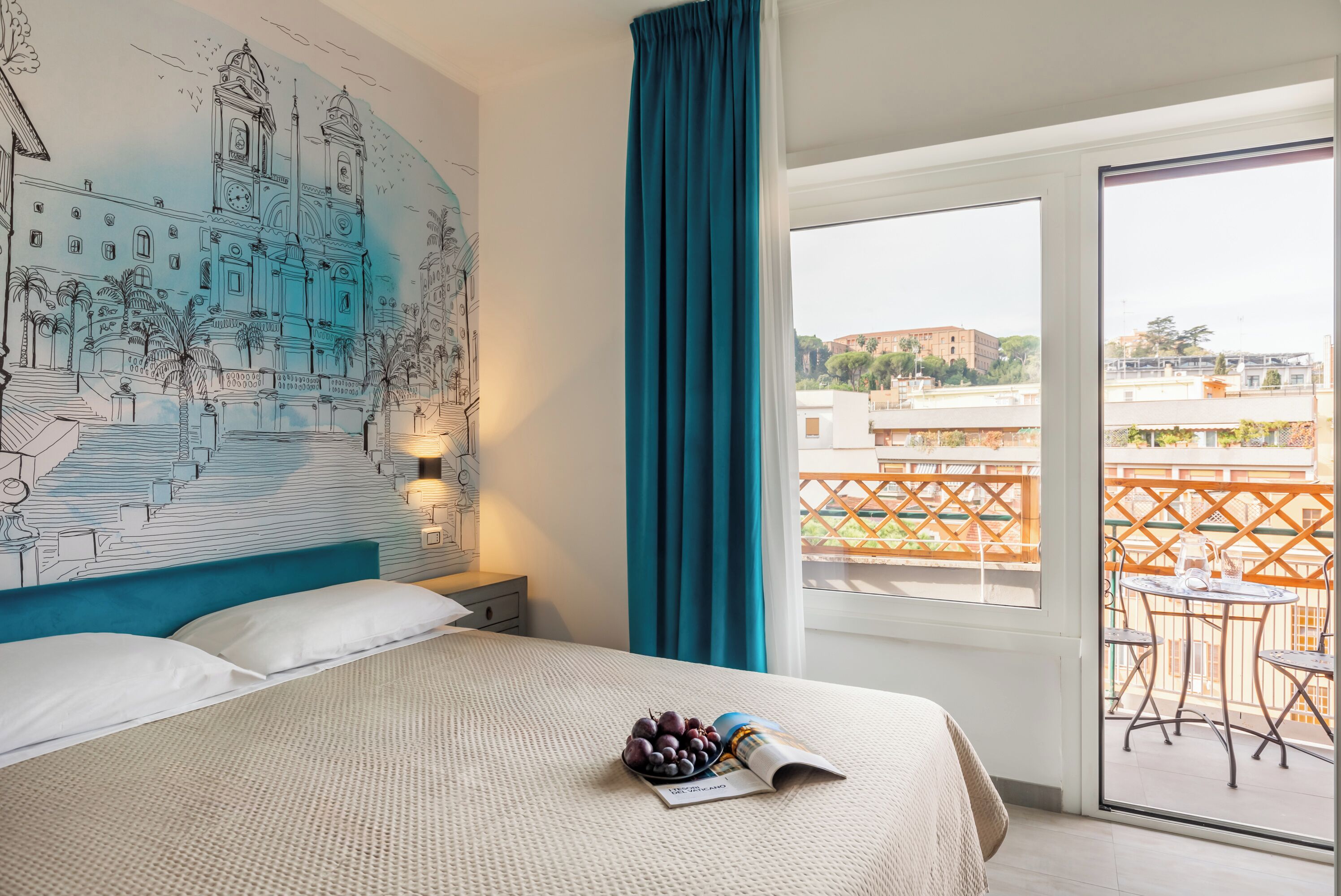 3 habitaciones, escritorio y tabla de planchar con plancha 