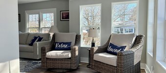 Lovely 2-bedroom waterfront cottage in charming Wittman