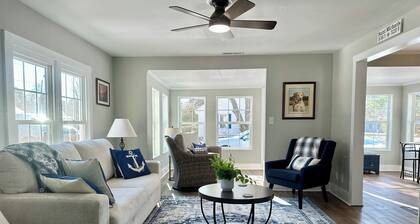 Lovely 2-bedroom waterfront cottage in charming Wittman
