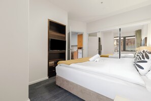 Iron/ironing board, WiFi, bed sheets - Central Emporium | Cosy Retreat 1BR w/King Bed (Melbourne)