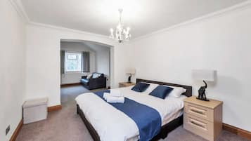 5 soverom, strykejern/-brett, wi-fi og sengetøy