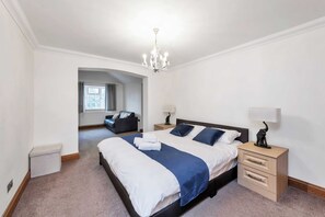 5 室のベッドルーム、アイロン / アイロン台、WiFi、ベッドシーツ