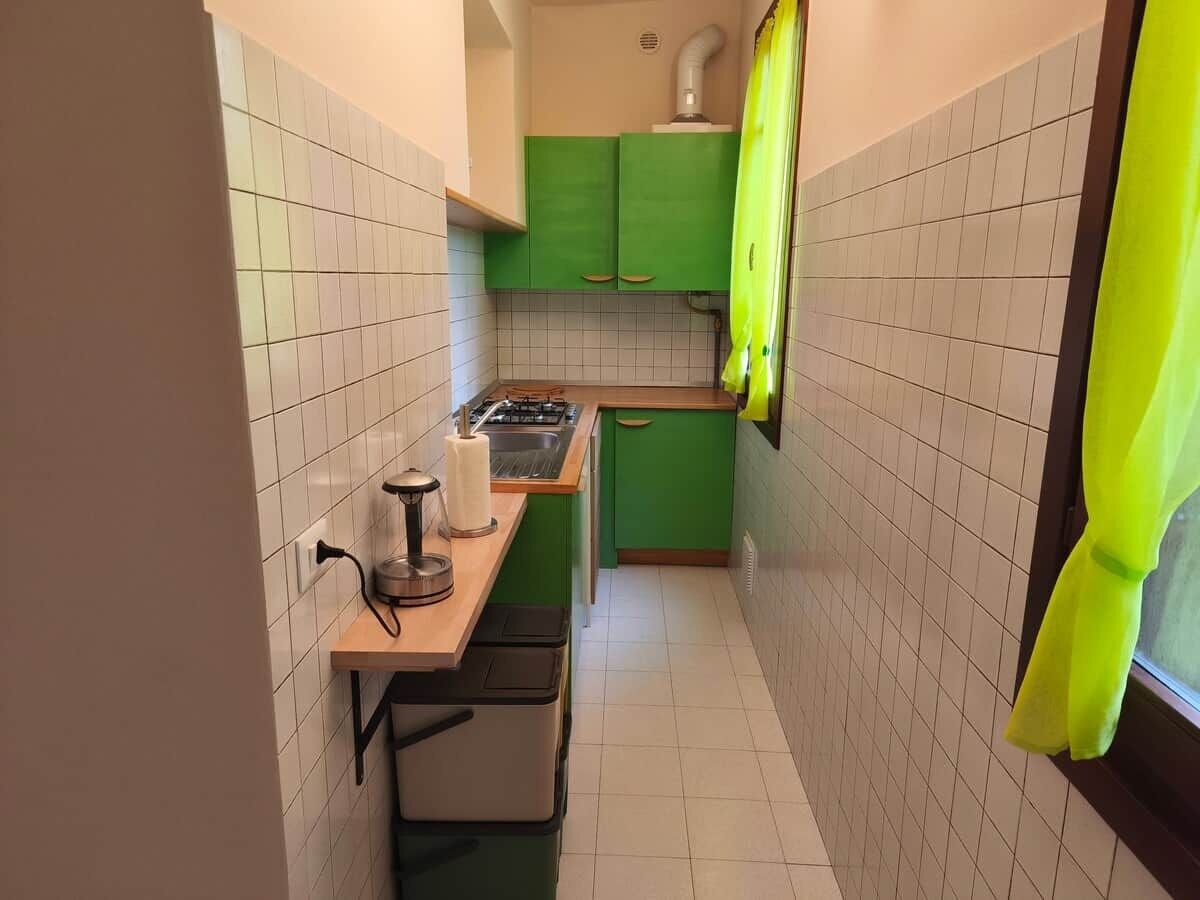 Kühlschrank, Mikrowelle, Herdplatte, Toaster