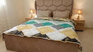 3 chambres, bureau, Wi-Fi gratuit, draps fournis