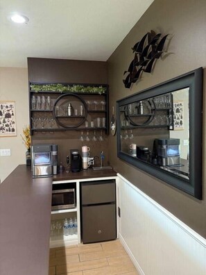 Interior - 1, 2 or 3 rooms|Couples Retreat|Riverfront|Firepit (Spokane County)