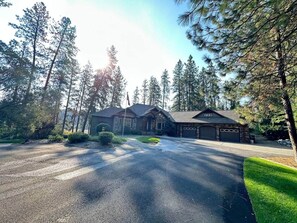 Exterior - 1, 2 or 3 rooms|Couples Retreat|Riverfront|Firepit (Spokane County)