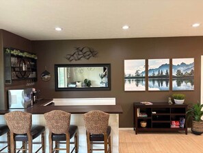 Dining - 1, 2 or 3 rooms|Couples Retreat|Riverfront|Firepit (Spokane County)