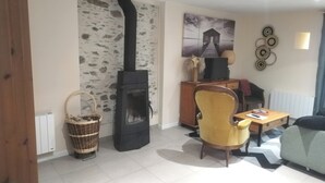 Interior - Close to Lac de Grand-Lieu, terrace, private parking (La Chevrolière)
