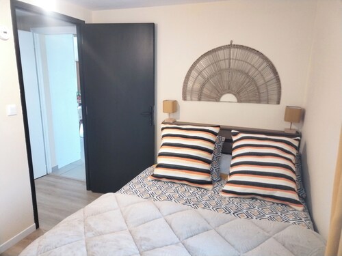 Close to Lac de Grand-Lieu, terrace, private parking