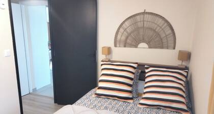 Close to Lac de Grand-Lieu, terrace, private parking