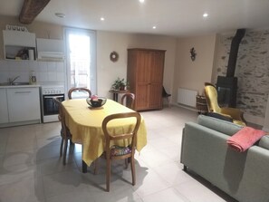 Interior - Close to Lac de Grand-Lieu, terrace, private parking (La Chevrolière)