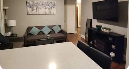 3-bedroom house in excellent Bridgeport with cool AC breeze