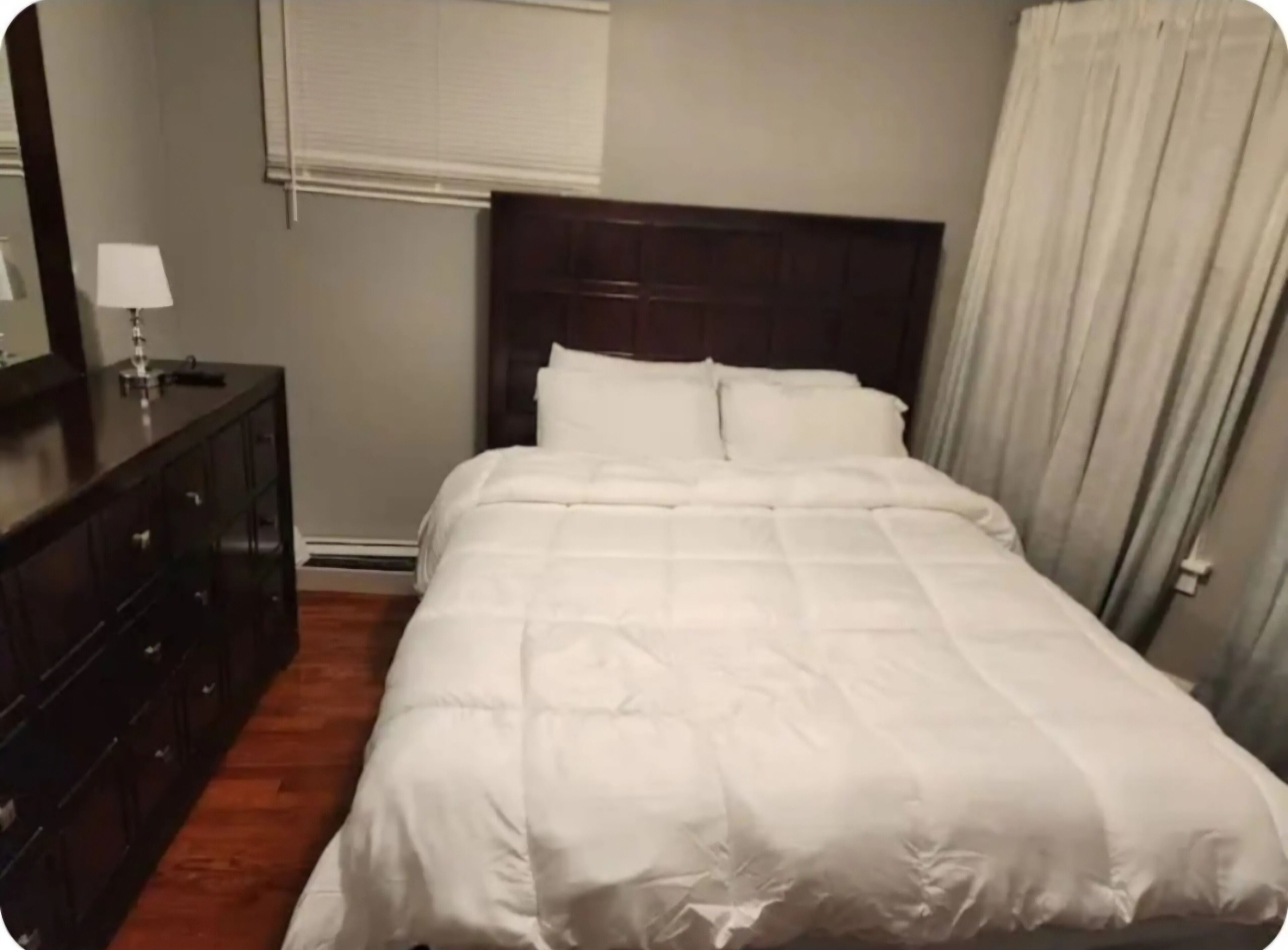 3 chambres, fer et planche à repasser, Wi-Fi, draps fournis