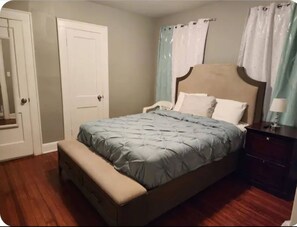 3 habitaciones, tabla de planchar con plancha, wifi y ropa de cama 