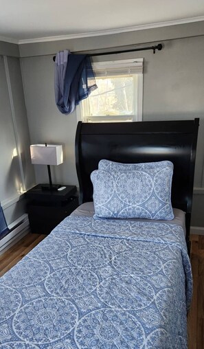4 bedrooms, iron/ironing board, free WiFi, bed sheets