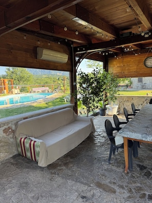 Outdoor dining - Villa Aresini Relais & Spa room with private outdoor Jacuzzi (Campania)