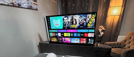 Bureau, fer et planche Ă repasser, Wi-Fi gratuit, draps fournis