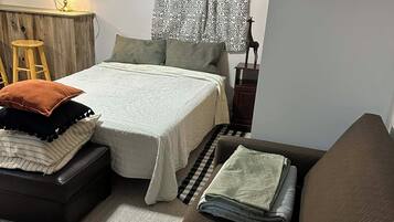 1 bedroom, iron/ironing board, WiFi, bed sheets