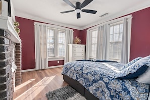 3 bedrooms, iron/ironing board, free WiFi, bed sheets