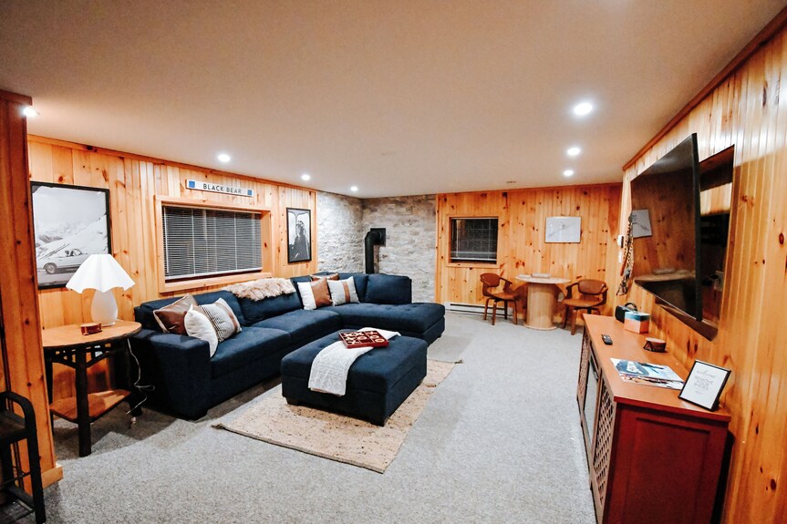Renovated A-frame Ski & Sauna Retreat + Hot Tub Near Mt Snow + Stratton - Vermont