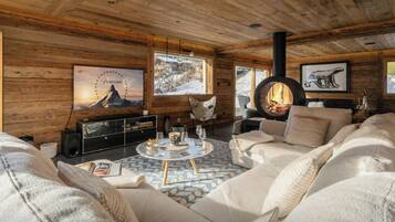 Télévision, cheminée